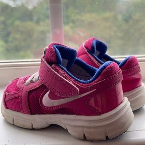 Pink Nike size 5.5 tennis shoes